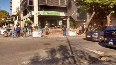 Los bancos vuelven a atender desde las 10hs