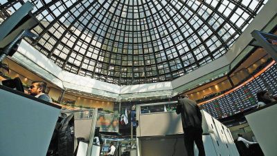 Peso mexicano avanza tras reporte empleo EEUU, bolsa toca mejor nivel en m�s dos a�os