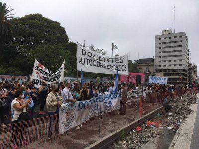 Murieron cuatro docentes en Tucumán y sus compañeros exigen que se vuelva a la modalidad de clases virtuales