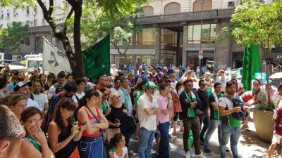 Trabajadores de Ni�ez y Adolescencia porte�os exigen formar parte de �un plan serio de vacunaci�n�