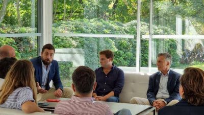 Macri se a�sla despu�s de reunirse sin barbijo con Alex Campbell, que dio positivo