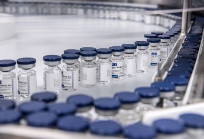 C�rdoba negoci� con tres empresas la compra de vacunas contra la covid-19