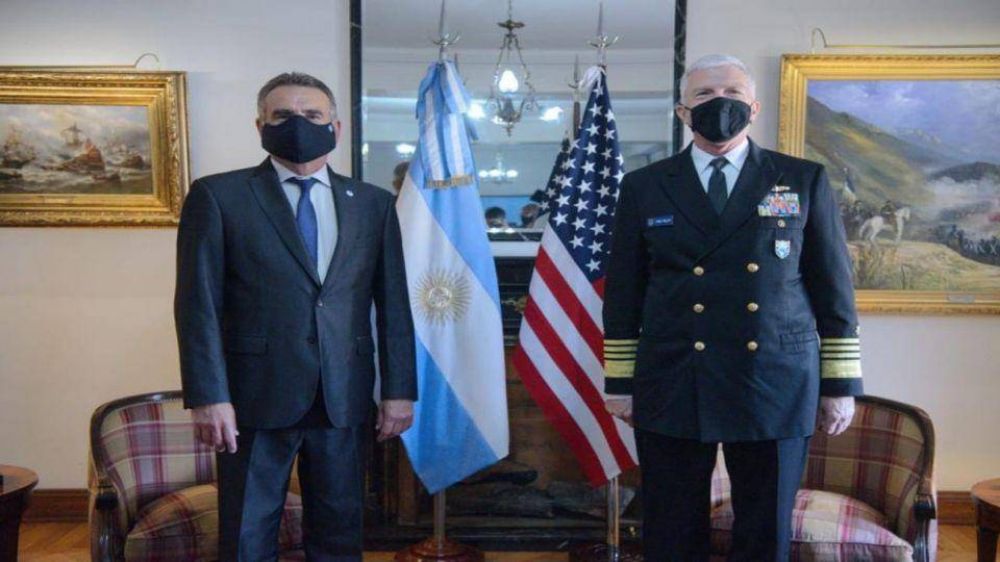  Ante el jefe del Comando Sur, Rossi cuestion el veto britnico al equipamiento argentino