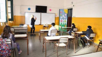 Por ahora, las escuelas no se cierran pero sube la presi�n gremial y analizan restricciones