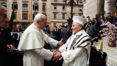 La hist�rica visita de San Juan Pablo II a la Sinagoga de Roma hace 35 a�os