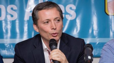 Gray firm� convenio con el ministro Simone para refaccionar unidades sanitarias