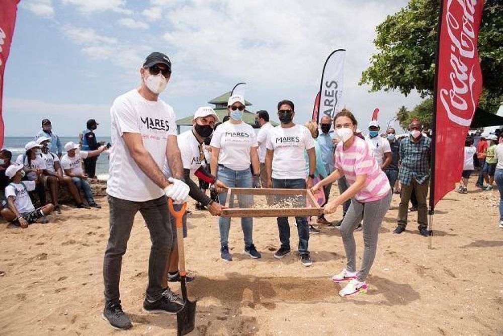 Sistema Coca-Cola realiza jornada de limpieza en playa Güibia