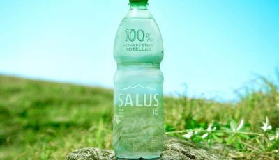 Salus lanza innovadora botella de plástico reciclado y sin etiqueta