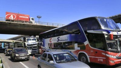Meoni falt� a la paritaria de la UTA y Fern�ndez anunci� un paro total del transporte de larga distancia para este fin de semana