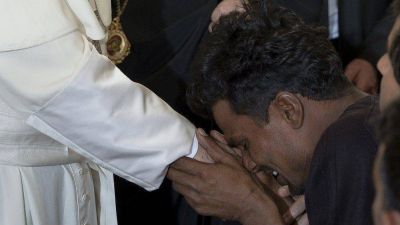 El Papa en Lesbos, hace cinco a�os el abrazo a los refugiados de Moria