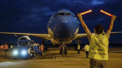 Esta madrugada parte un nuevo vuelo hacia Mosc� para traer m�s vacunas