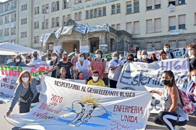 El personal sanitario profundiza los reclamos por mejores condiciones laborales y salariales