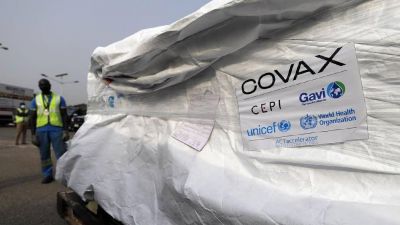 Llegaron al pa�s 864 mil dosis de vacunas contra el coronavirus del Fondo Covax