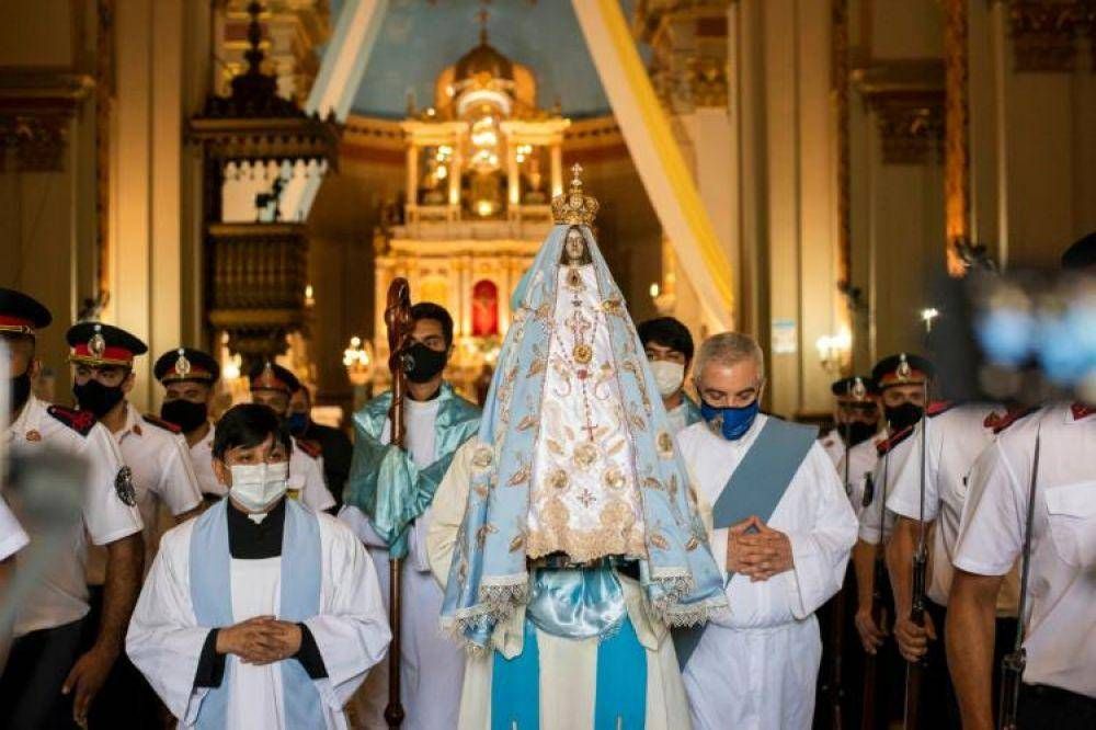 Miles de fieles viven la procesin solemne de la Virgen del Valle desde sus hogares