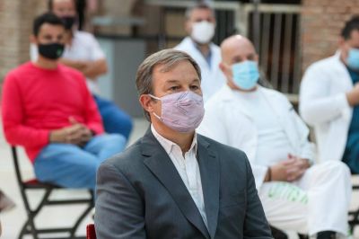 Mariano Cascallares acompa�� el reconocimiento al personal de salud