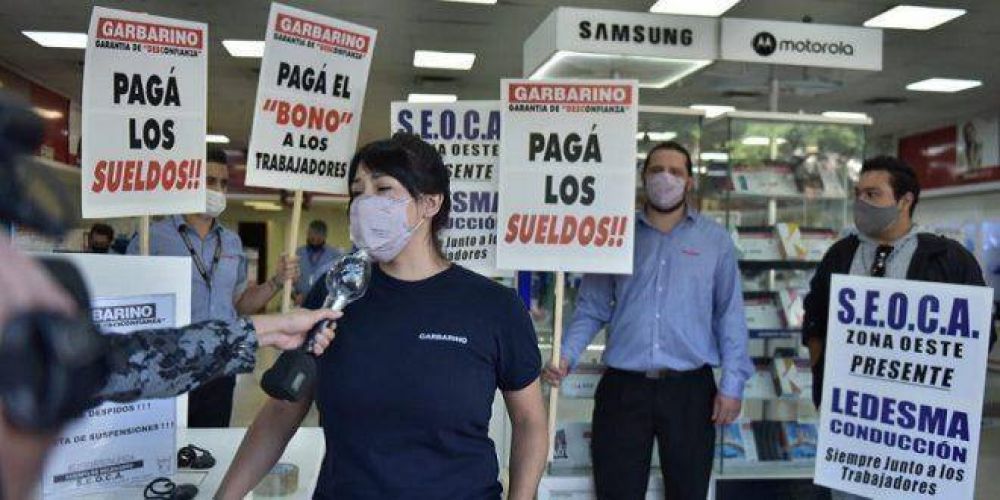 Nueva protesta de trabajadores de Garbarino: Estamos en vilo, no sabemos qu ser de nosotros