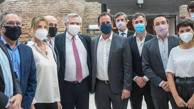 Ach�val acompa�� al presidente en el anuncio de cr�ditos para refacci�n y construcci�n de viviendas
