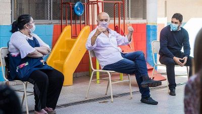 Con la educaci�n presencial como eje principal, Grindetti reuni� a docentes de escuelas de Lan�s