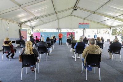 Mayra Mendoza supervis� la primera jornada de vacunaci�n en el nuevo centro del Parque de la Cervecer�a