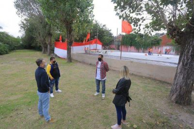 Un club de Esteban Echeverr�a construye un play�n deportivo
