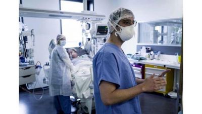 En la segunda ola, baj� la edad promedio de los adultos internados en terapia intensiva
