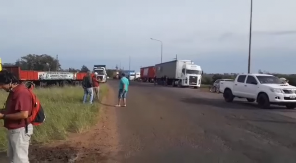 Moyano sostiene el bloque del cruce fronterizo con Brasil ante la negativa de los camioneros brasileros de hacerse testeos para entrar a Argentina: El riesgo es constante