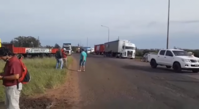 Moyano sostiene el bloque� del cruce fronterizo con Brasil ante la negativa de los camioneros brasileros de hacerse testeos para entrar a Argentina: �El riesgo es constante�