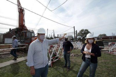 Cascallares: �Arranc� la hist�rica construcci�n del paso bajo a nivel en la Avenida San Mart�n�