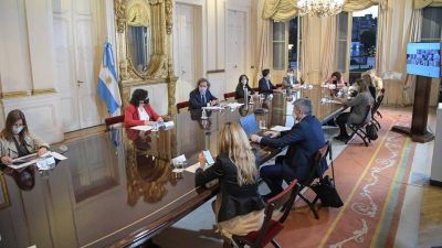 El Gobierno convoc� a los expertos m�dicos a una reuni�n en Casa Rosada para comenzar a definir si habr� nuevas restricciones