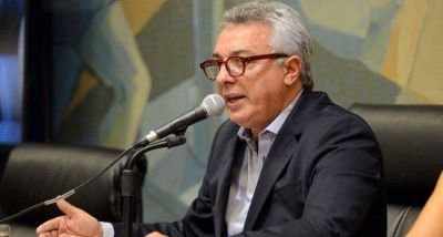 Zamora dijo que �no hay ni una sola cama de terapia intensiva� y pidi� endurecer las medidas
