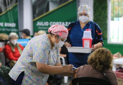 Inicia la entrega de dosis Sinopharm: C�rdoba recibir� 32.000 vacunas