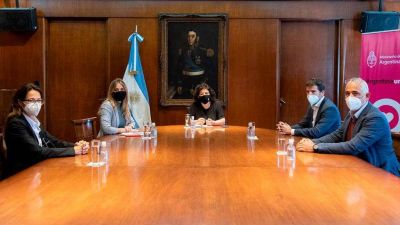 Vizzotti le pidi� al presidente de Astrazeneca Argentina los plazos de entrega de vacunas