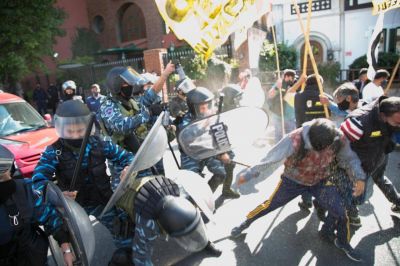 Reprimieronn a los trabajadores de Aceros Ortega cuando reclamaban contra el desalojo de la firma