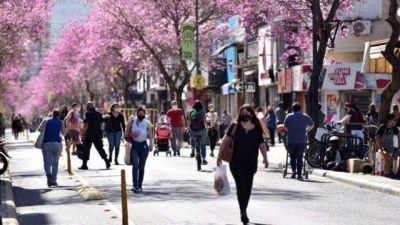 En La Plata la mitad de los contagiados tienen menos de 40 a�os y ya se vacun� a m�s del 20% de la poblaci�n