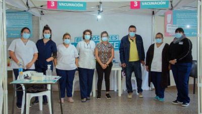 C�ffaro visit� el centro vacunatorio ubicado en Club Pellegrini