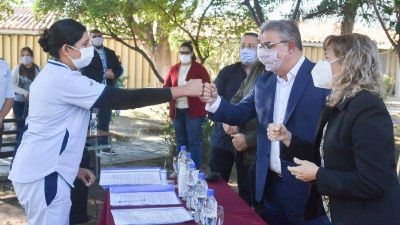 22 becarios nacionales de Salud firmaron su contrato de trabajo