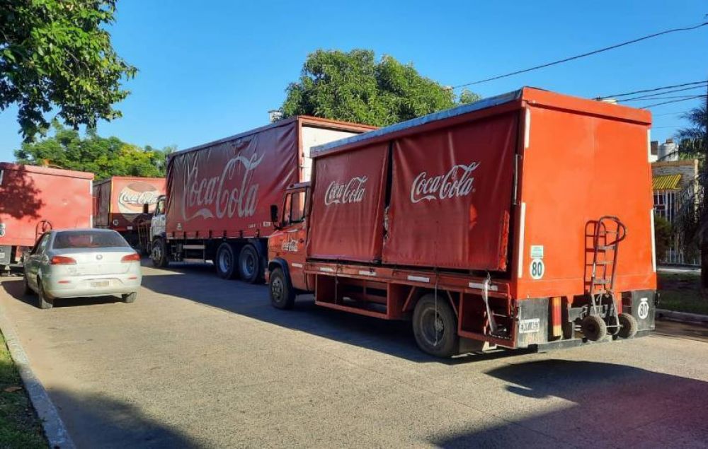 Trabajadores de Coca Cola hicieron caravana y panfleteada frente al Sindicato de Camioneros