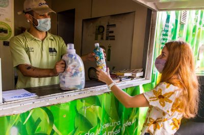 Botellas de amor: ya se pueden entregar en los Puntos Verdes de la Ciudad