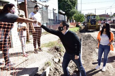 Nueva obra de pavimentaci�n en Villa de Mayo