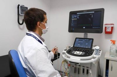 Grindetti en la inauguraci�n de nuevos consultorios del Hospital Brit�nico de Lan�s