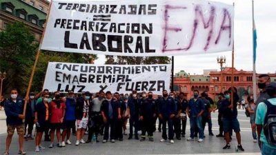 Protestas en el centro porte�o de los despedidos de Latam y los tercerizados de Edesur