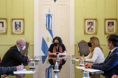 El Gobierno le propuso a Reino Unido fabricar la totalidad de la vacuna contra el coronavirus de Oxford-AstraZeneca