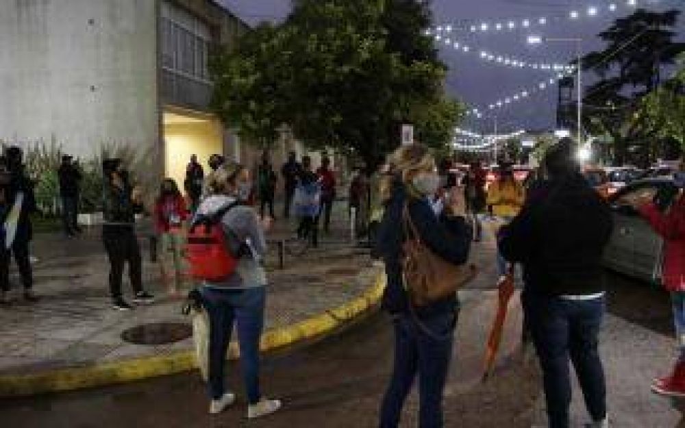 Restricciones en Cauelas: protestas por la suspensin de la presencialidad educativa