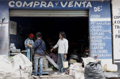Sobrevivir de reciclaje en Tl�huac: la historia de Miguel no es �nica