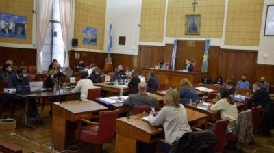 Concejales de Montenegro se oponen a implementar la Ordenanza que habilita la peatonalizaci�n de un sector de la costa