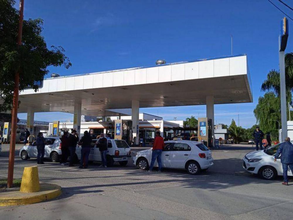 Traslasierra: taxistas bloquean estaciones por suba del GNC