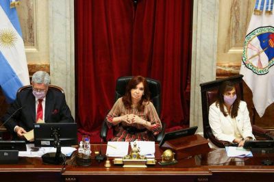 Cristina Kirchner gir� el proyecto de ley para regular las restricciones por el COVID-19 a dos comisiones del Senado y apura el debate