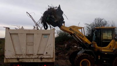 Realizaron en Baradero tareas de limpieza en un basural clandestino