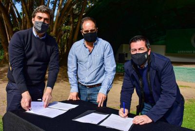 Nardini firm� un convenio con el ministro Jorge Ferraresi