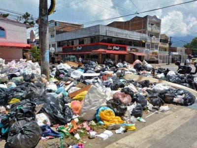 Se acumulan 15.000 toneladas de basura en Cali tras bloqueos